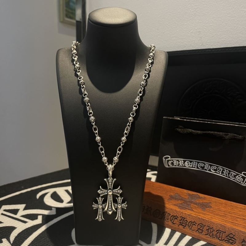 Ch*0me He**ts necklaces